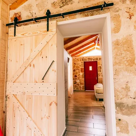 بيت للعطل Dreamy Stone House *